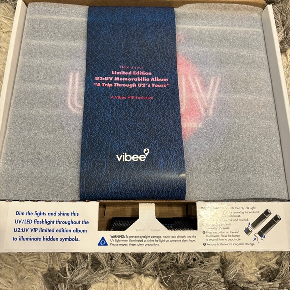 Limited Edition U2:UV Memorabilia Photo Album - Picture 1 of 7